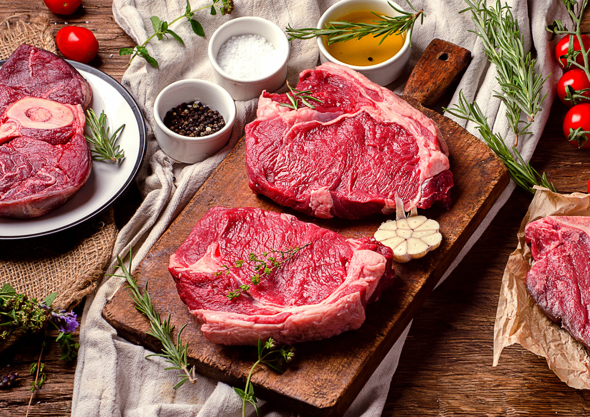 Wysokiej jakości surowe steki wołowe
